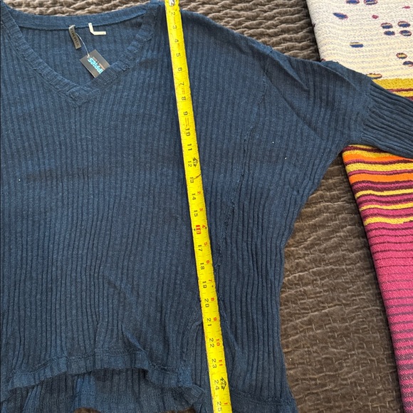 Woman’s top - Picture 9 of 9